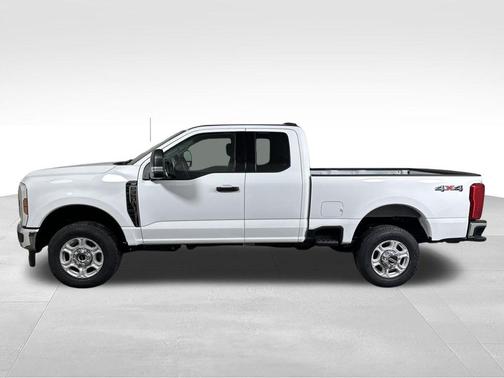 Oxford White 2026 Ford F-350 XLT
