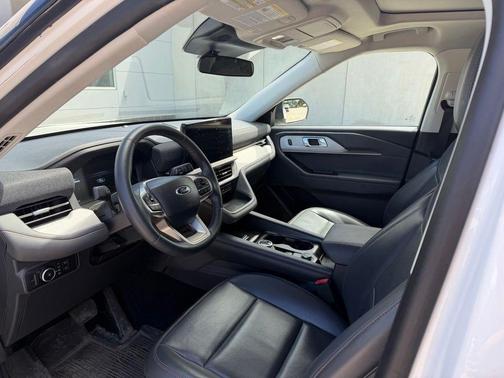 White Metallic 2025 Ford Explorer Active