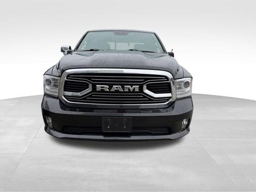 Brilliant Black Crystal Pearlcoat 2017 RAM 1500 Longhorn