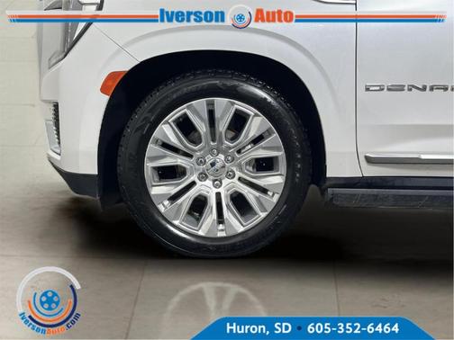 White Frost Tri-Coat 2022 GMC Yukon XL Denali