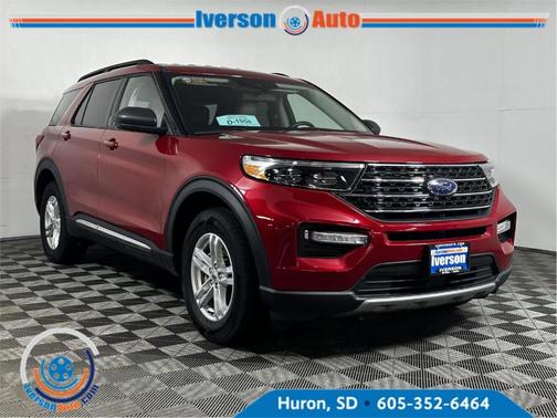 Rapid Red Metallic Tinted Clearcoat 2022 Ford Explorer XLT