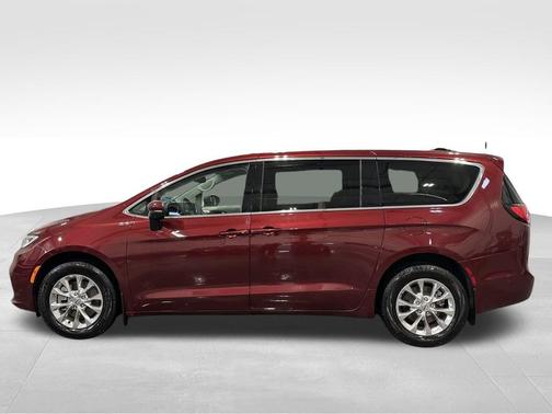 2023 Chrysler Pacifica Touring-L