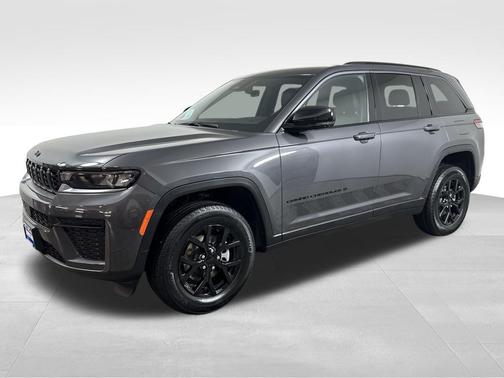 Metallic 2026 Jeep Grand Cherokee Laredo