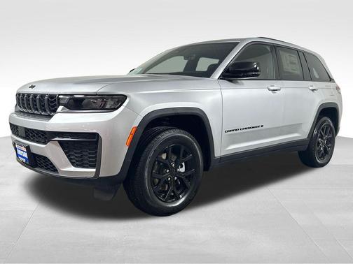 Silver Zynith 2026 Jeep Grand Cherokee Laredo