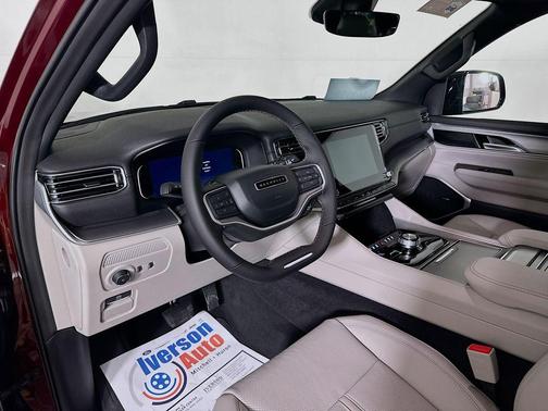 2025 Jeep Wagoneer L Base