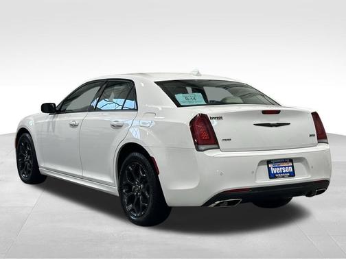 2023 Chrysler 300 Touring L