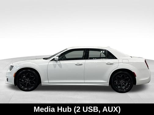 2023 Chrysler 300 Touring L