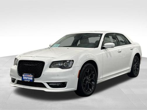 2023 Chrysler 300 Touring L