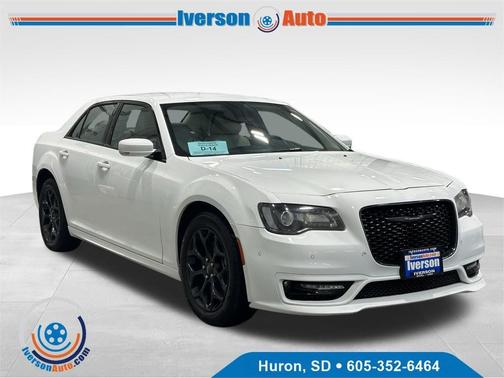 2023 Chrysler 300 Touring L