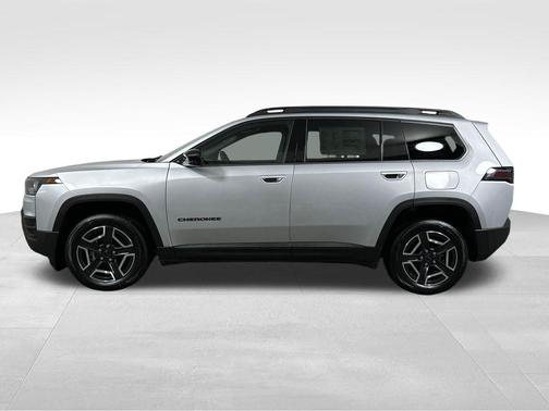 Silver Zynith Clearcoat 2026 Jeep Cherokee LAREDO/LIMITED