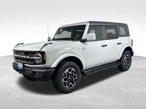 Avalanche Gray 2026 Ford Bronco Outer Banks