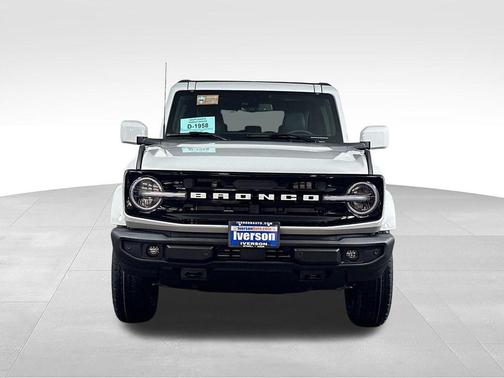 Avalanche Gray 2026 Ford Bronco Outer Banks