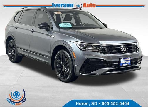 Platinum Gray Metallic 2022 Volkswagen Tiguan 2.0T SE R-Line Black