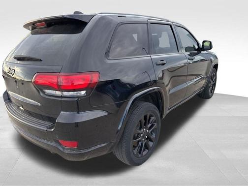 Diamond Black 2022 Jeep Grand Cherokee WK Laredo