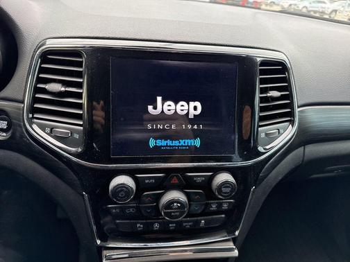 Diamond Black 2022 Jeep Grand Cherokee WK Laredo