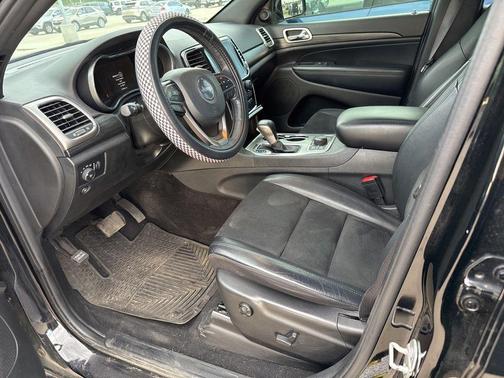 Diamond Black 2022 Jeep Grand Cherokee WK Laredo