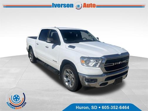 Bright White Clearcoat 2019 RAM 1500 Big Horn