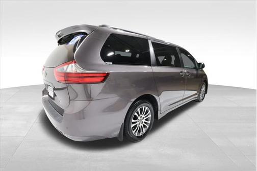 2020 Toyota Sienna XLE