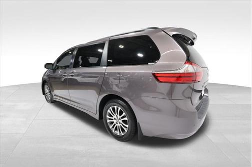 2020 Toyota Sienna XLE