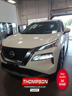 Pearl White Tricoat 2023 Nissan Rogue SV