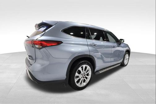 Moon Dust 2023 Toyota Highlander Limited