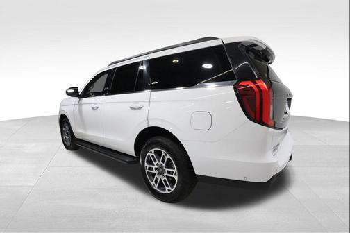 Oxford White 2025 Ford Expedition Active