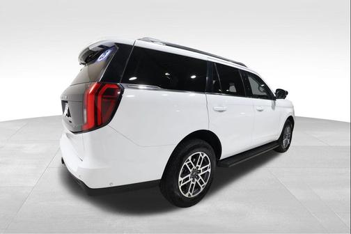 Oxford White 2025 Ford Expedition Active