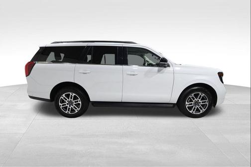 Oxford White 2025 Ford Expedition Active