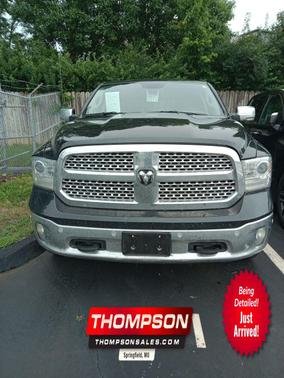 Brilliant Black Crystal Pearlcoat 2017 RAM 1500 Laramie