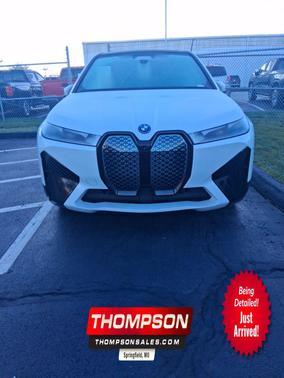Mineral White Metallic 2024 BMW iX xDrive50
