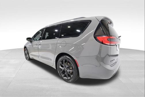 Ceramic Gray Clearcoat 2025 Chrysler Pacifica Limited