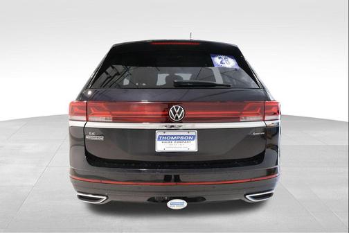 Deep Black Pearl 2026 Volkswagen Atlas 2.0T SE w/Technology 4MOTION