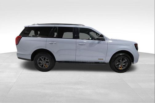 Glacier Gray Metallic TriCoat 2025 Ford Expedition Tremor