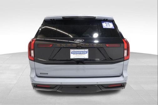 Glacier Gray Metallic TriCoat 2025 Ford Expedition Tremor