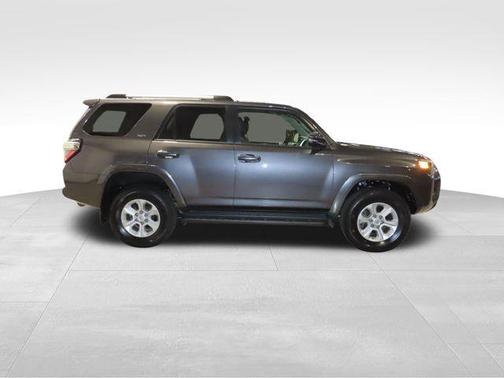 Photo 5 of 38 of 2021 Toyota 4Runner SR5 Premium
