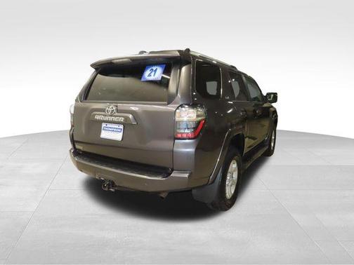 Photo 4 of 38 of 2021 Toyota 4Runner SR5 Premium