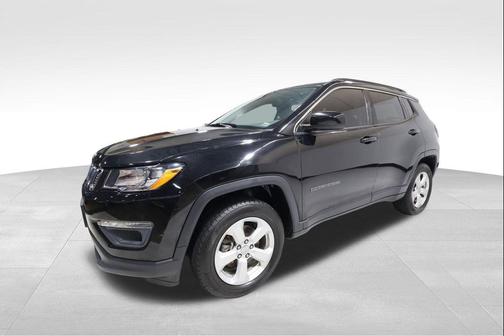 Diamond Black Crystal Pearlcoat 2018 Jeep Compass Latitude