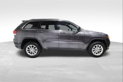 Granite Crystal Metallic Clearcoat 2021 Jeep Grand Cherokee Laredo