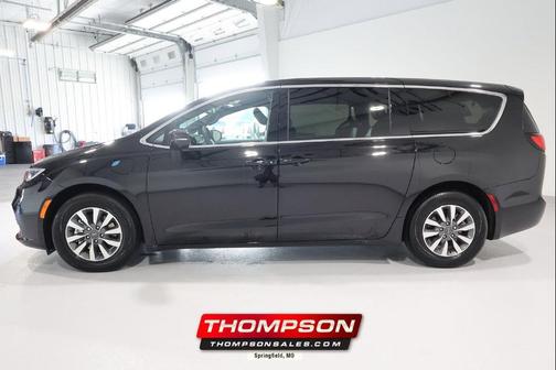 Diamond Black Crystal Pearlcoat 2025 Chrysler Pacifica Hybrid Select