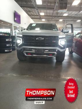 Sterling Gray Metallic 2025 Chevrolet Suburban Z71