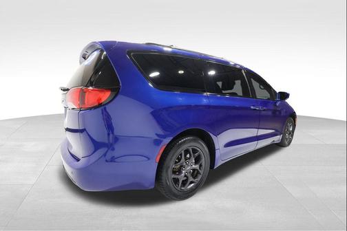 2020 Chrysler Pacifica Touring-L Plus