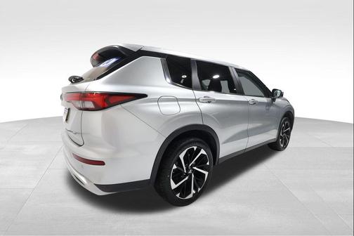 2024 Mitsubishi Outlander SE Black Edition w/Pano Roof