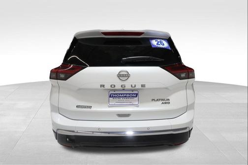 Everest White Pearl Tricoat 2026 Nissan Rogue Platinum