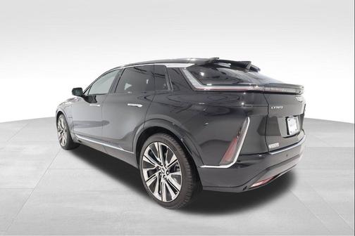 Stellar Black Metallic 2026 Cadillac LYRIQ Signature Luxury