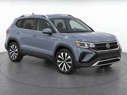 Pure Gray 2023 Volkswagen Taos 1.5T SE