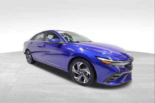 2025 Hyundai ELANTRA SEL