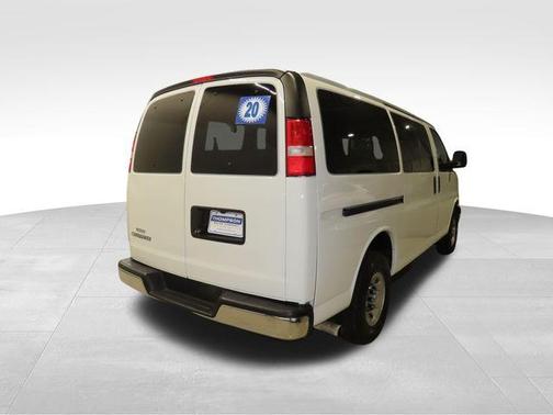 Photo 4 of 32 of 2020 Chevrolet Express 3500 LT