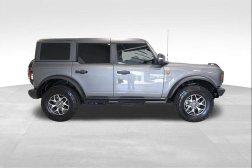 Carbonized Gray Metallic 2024 Ford Bronco Badlands