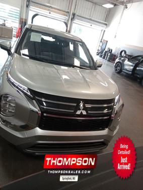 Alloy Silver Metallic 2025 Mitsubishi Outlander SE