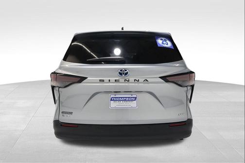 2025 Toyota Sienna XLE